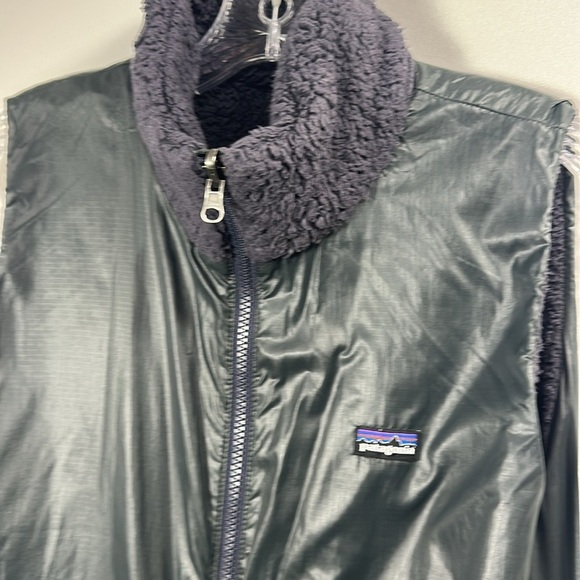 Patagonia Womans Fleece reversible Full Zip Purple /Grey Vest size Large - Picture 8 of 10